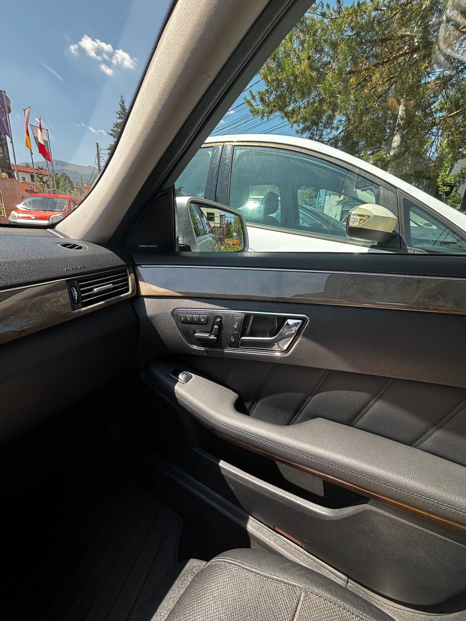 Mercedes-Benz E 350 4Matic, AirMatic, Първи собственик, снимка 17 - Автомобили и джипове - 55876662