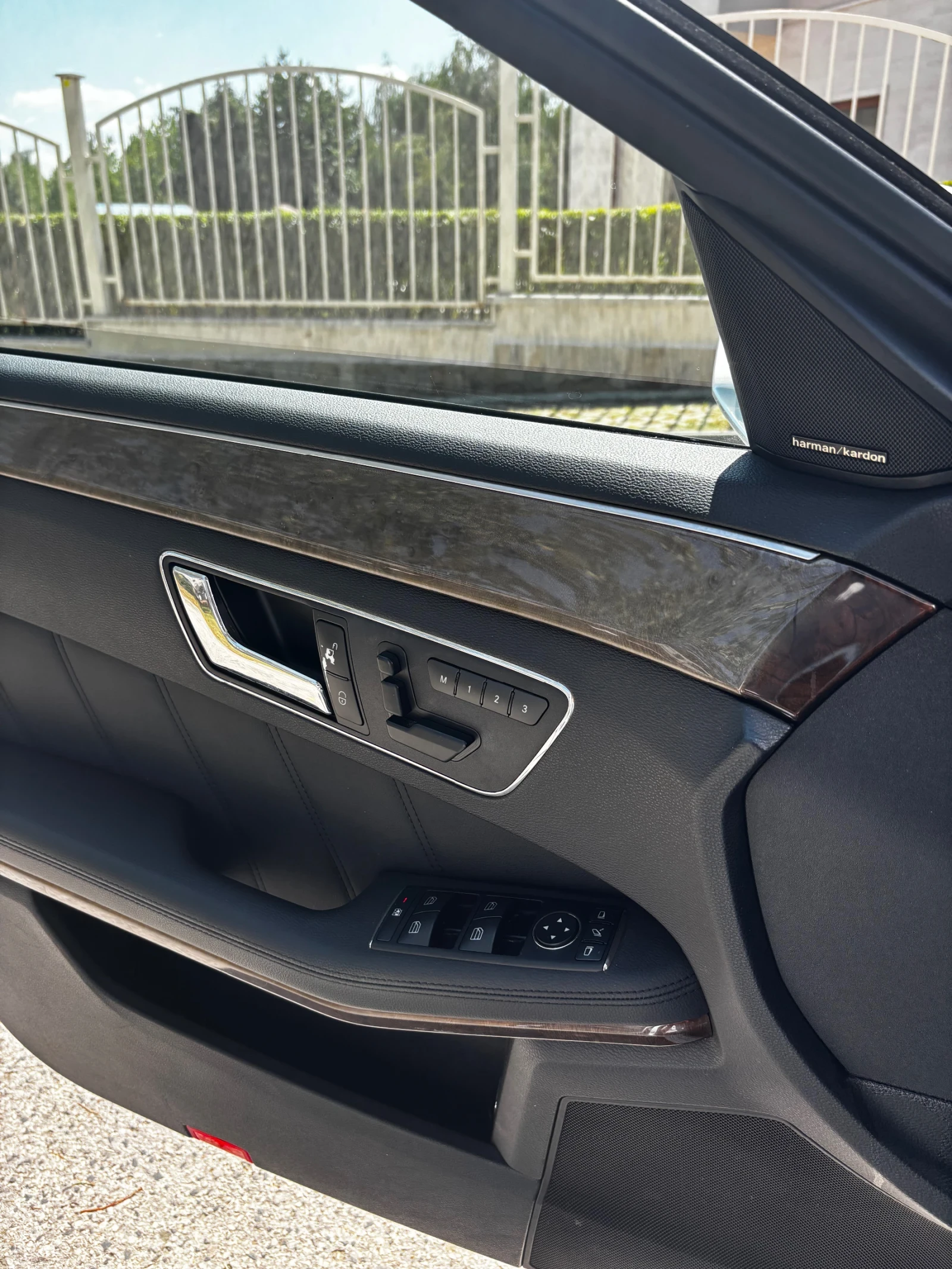 Mercedes-Benz E 350 4Matic, AirMatic, Първи собственик, снимка 16 - Автомобили и джипове - 55876662