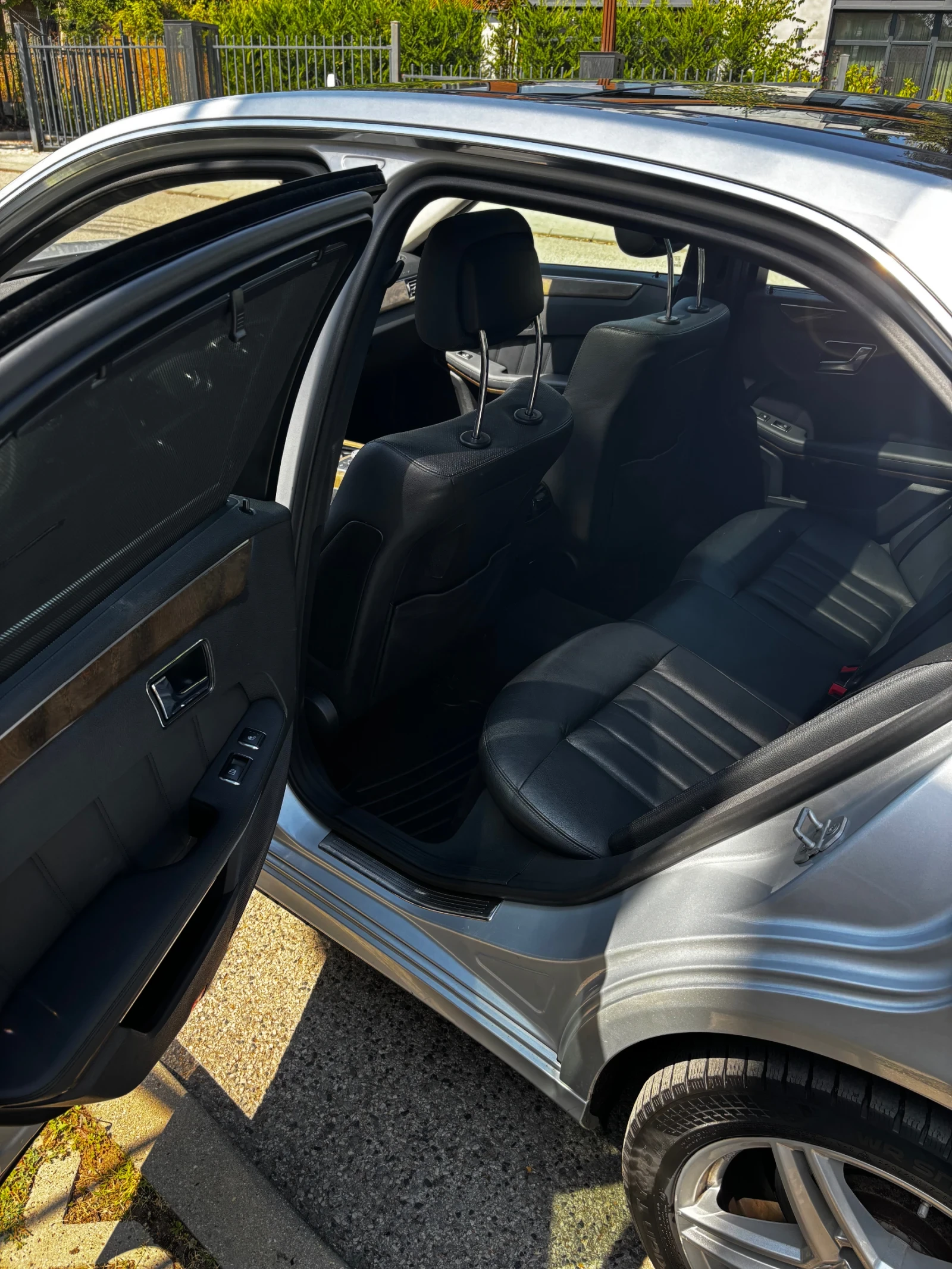 Mercedes-Benz E 350 4Matic, AirMatic, Първи собственик, снимка 14 - Автомобили и джипове - 55876662