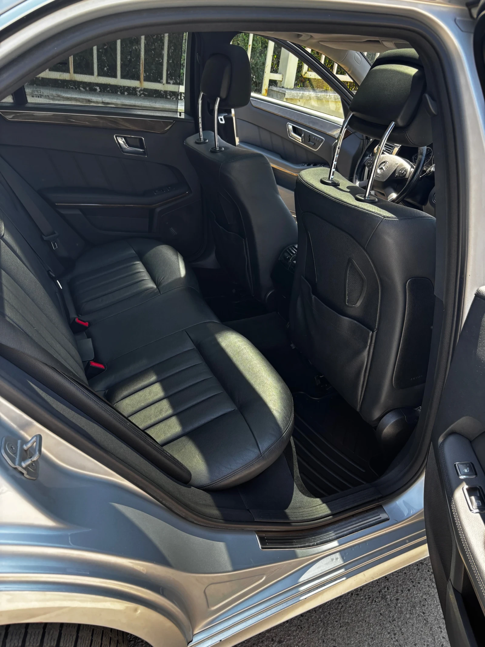 Mercedes-Benz E 350 4Matic, AirMatic, Първи собственик, снимка 13 - Автомобили и джипове - 55876662