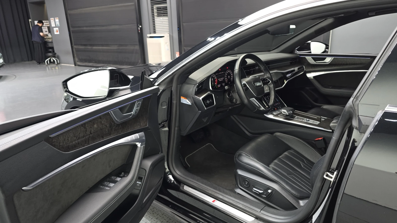 Audi A7 2022* MATRIX* HUD* DIS* 360* МАСАЖ* ОБДУХ* ВАКУУМ*, снимка 9 - Автомобили и джипове - 56180069