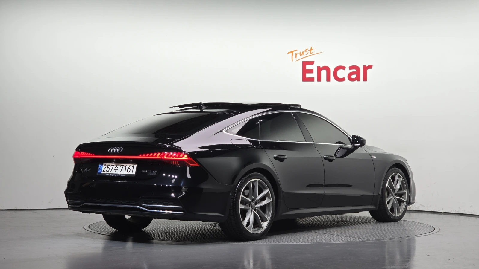 Audi A7 2022* MATRIX* HUD* DIS* 360* МАСАЖ* ОБДУХ* ВАКУУМ*, снимка 3 - Автомобили и джипове - 56180069