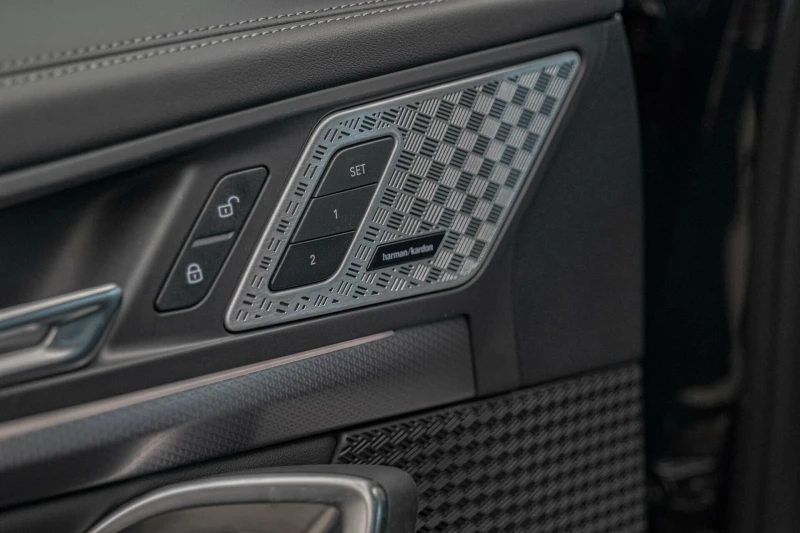 BMW X1 23d/M-Perf/xDrive/Harman Kardon/Камера/Подгрев, снимка 8 - Автомобили и джипове - 52377621