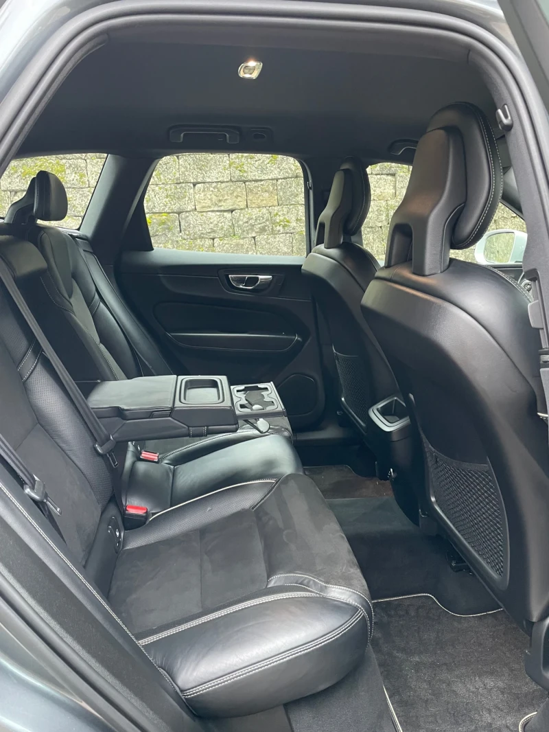 Volvo XC60 R Design 2.0D4 4x4 150, 000km, снимка 8 - Автомобили и джипове - 53100719