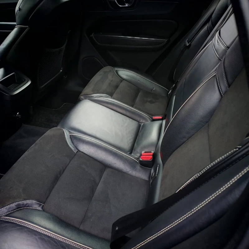 Volvo XC60 R design D4 AWD 8 степенен автоматик, снимка 11 - Автомобили и джипове - 53100719