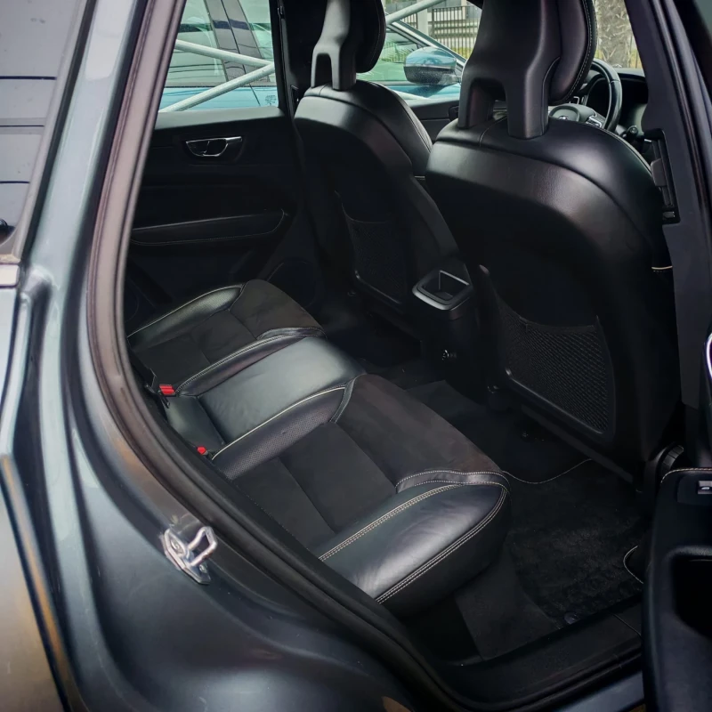 Volvo XC60 R design D4 AWD 8 степенен автоматик, снимка 12 - Автомобили и джипове - 53100719