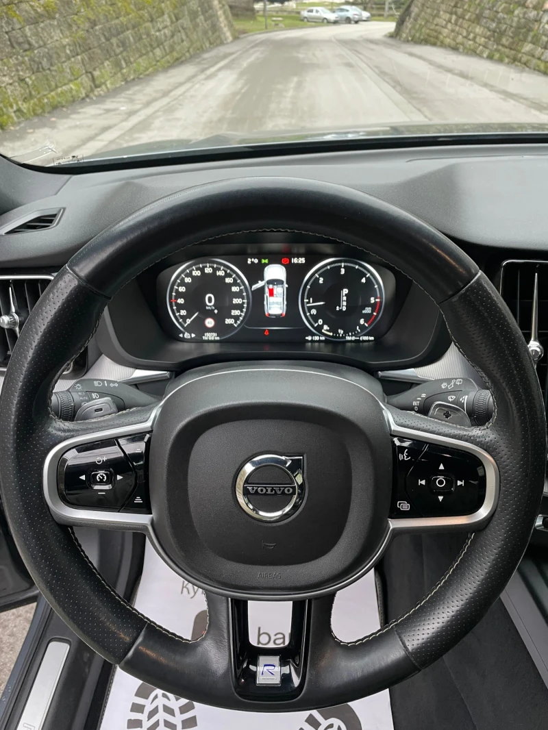 Volvo XC60 R Design 2.0D4 4x4 150, 000km, снимка 12 - Автомобили и джипове - 53100719