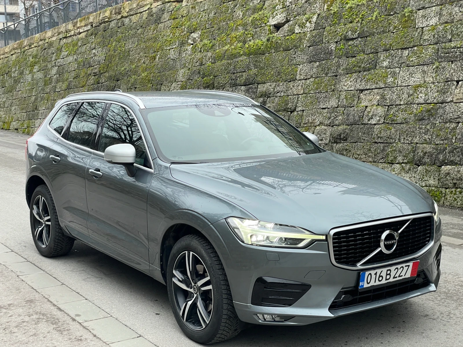 Volvo XC60 R Design 2.0D4 4x4 150, 000km, снимка 1