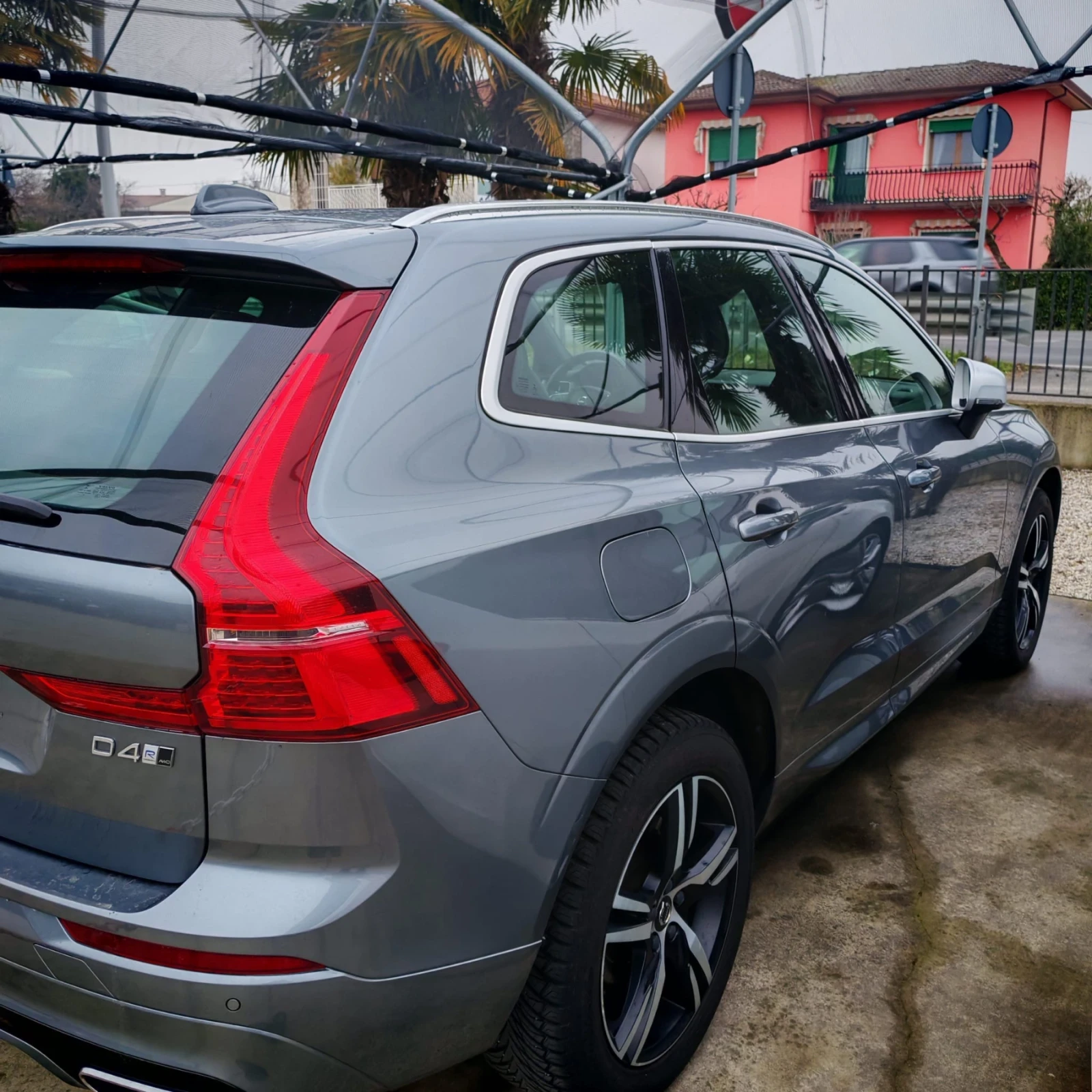Volvo XC60 R-Design 2.0D4 4x4 - изображение 5