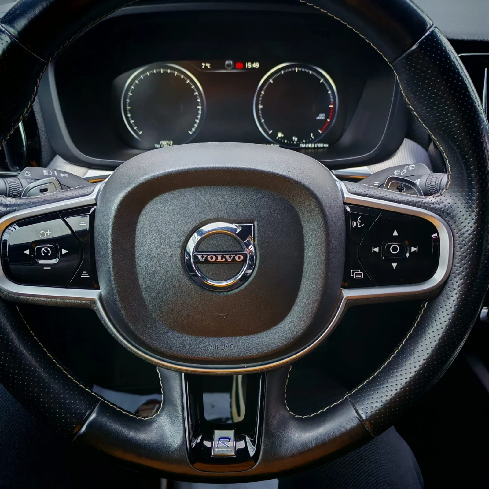 Volvo XC60 R-Design 2.0D4 4x4 - изображение 8