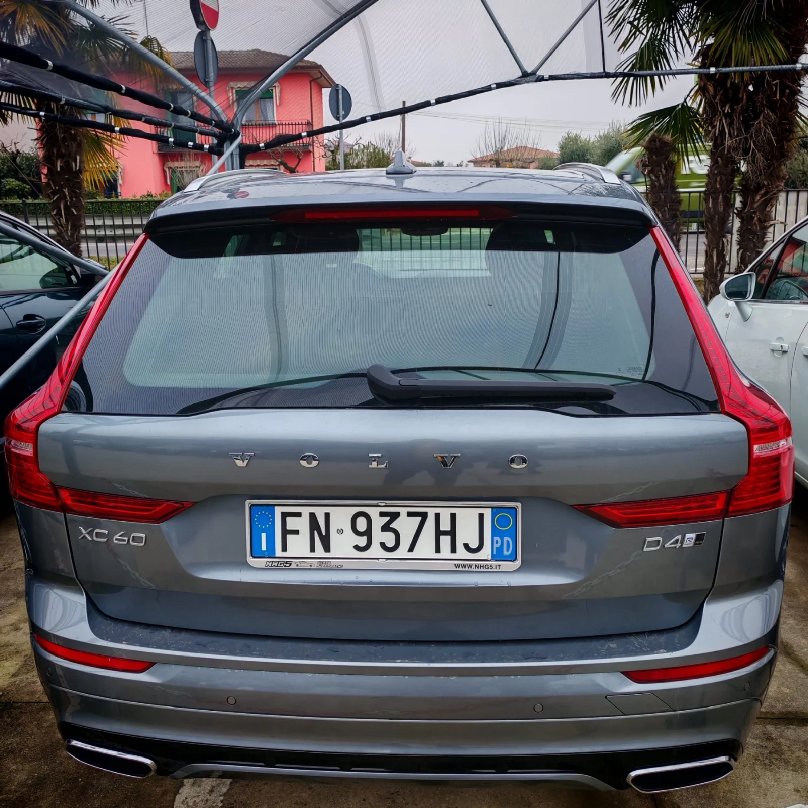 Volvo XC60 R-Design 2.0D4 4x4 - изображение 4