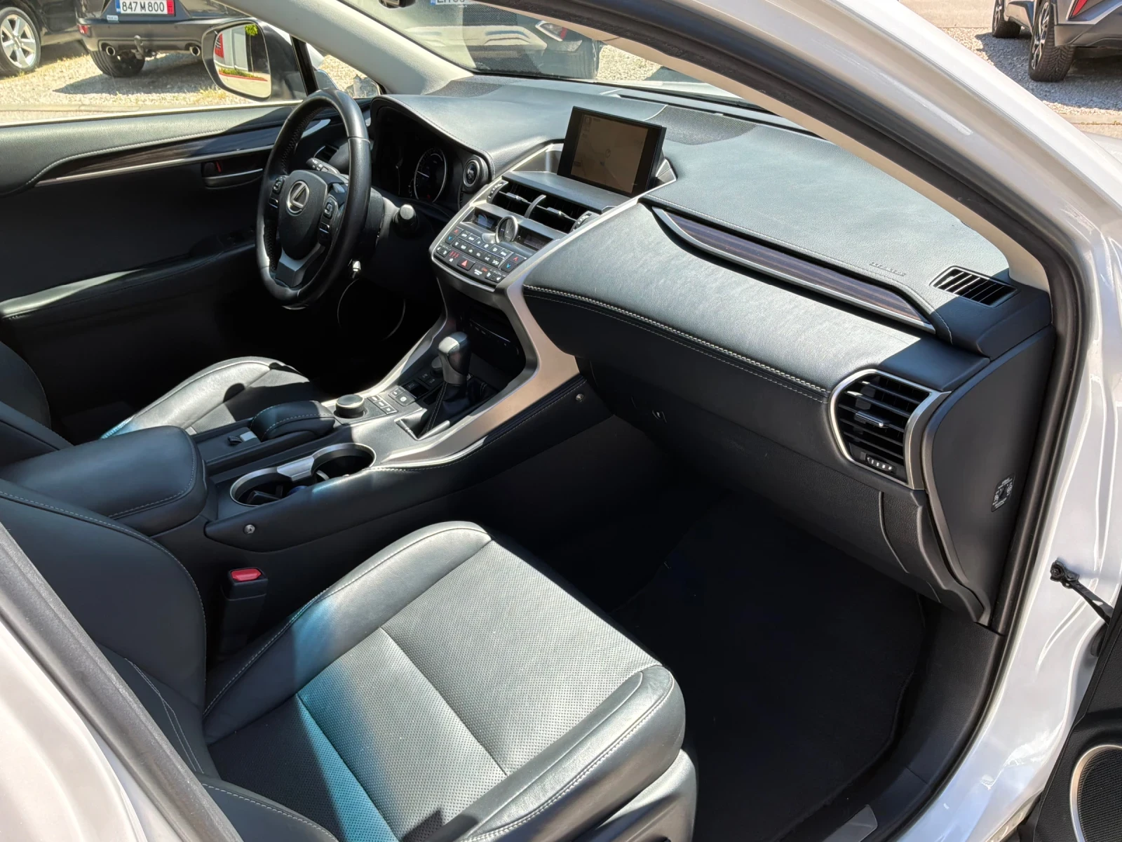 Lexus NX 300h 2.5h 197к.с 4x4 luxury с ГАРАНЦИЯ , снимка 15 - Автомобили и джипове - 54928992