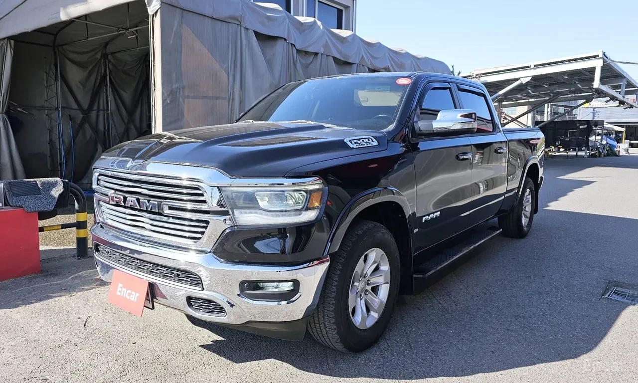 Dodge RAM 1500 LARAMIE 4WD* ОБДУХ* ПОДГРЕВ* КАМЕРА* CARPLAY