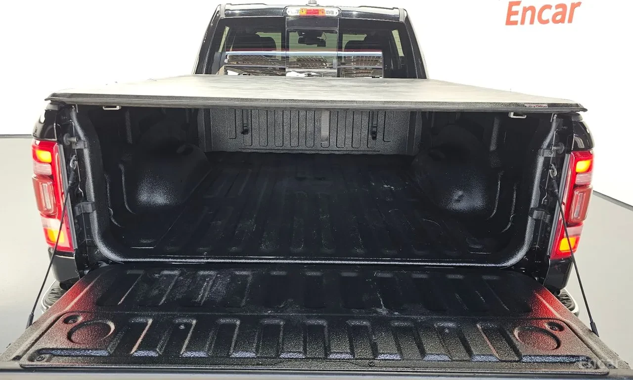 Dodge RAM 1500 LARAMIE 4WD* ОБДУХ* ПОДГРЕВ* КАМЕРА* CARPLAY, снимка 5 - Автомобили и джипове - 55434402