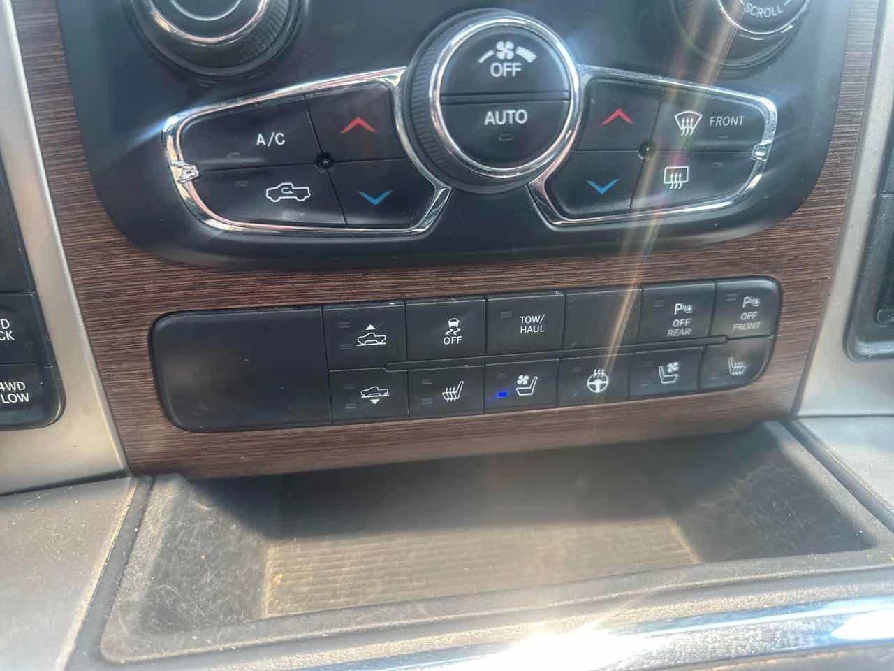 Dodge RAM 1500 * Laramie * АВТОКРЕДИТ БЕЗ ПЪРВОНАЧАЛНА ВНОСКА* , снимка 10 - Автомобили и джипове - 55639702