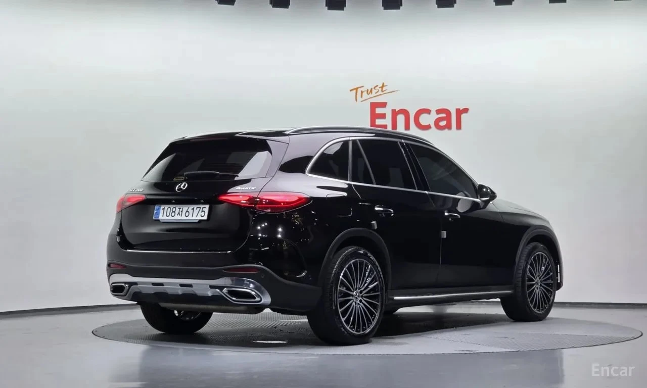 Mercedes-Benz GLC 300 4MATIC AMG /ОБДУХВАНЕ/ПАНОРАМА/ДИСТРОНИК/360 , снимка 2 - Автомобили и джипове - 55954011