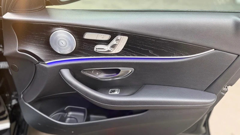 Mercedes-Benz E 400  Лизинг/AMG/Keyless/Burmester/Panorama/78000k km, снимка 13 - Автомобили и джипове - 52357115
