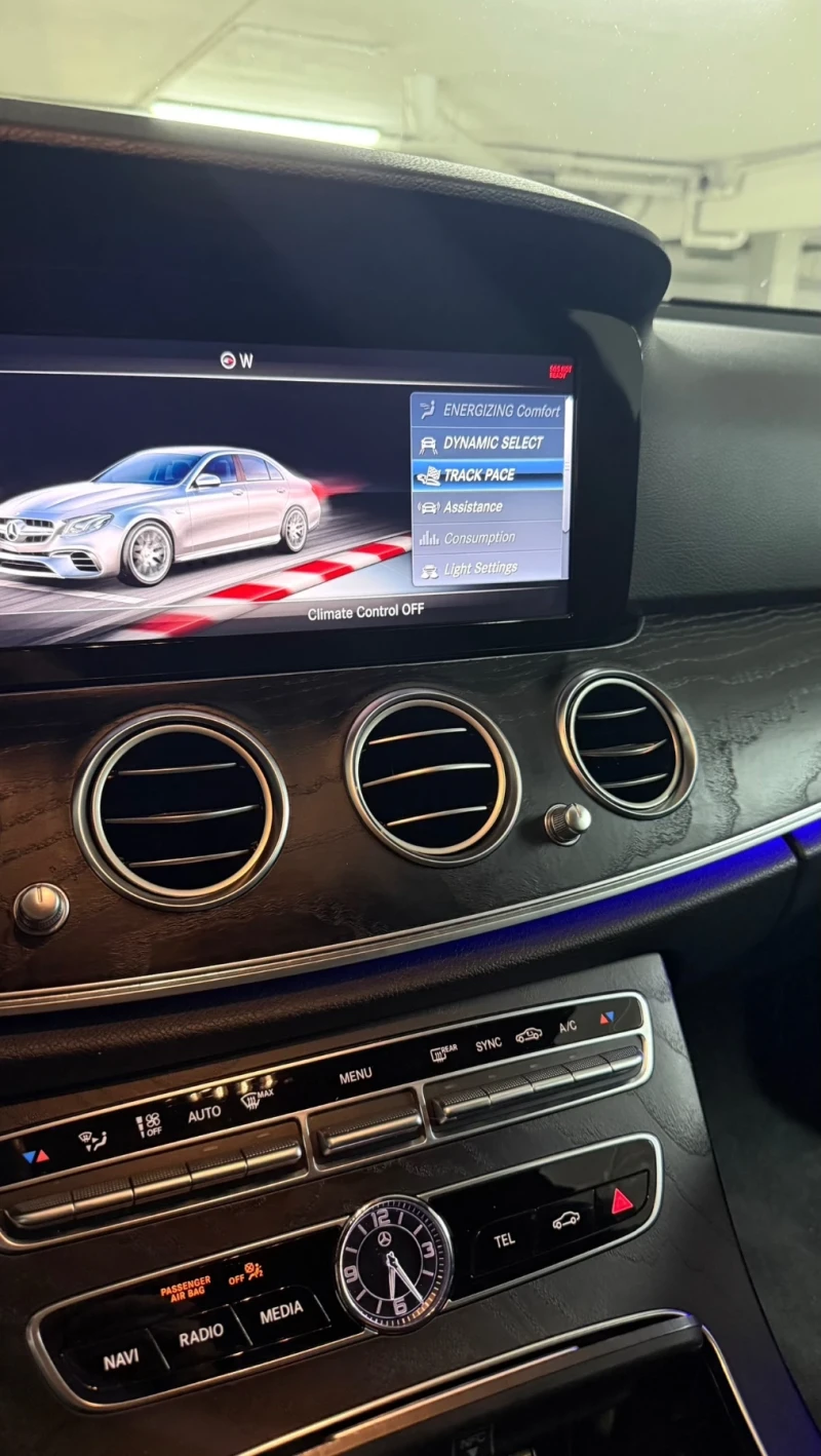 Mercedes-Benz E 400  Лизинг/AMG/Keyless/Burmester/Panorama/78000k km, снимка 12 - Автомобили и джипове - 52357115