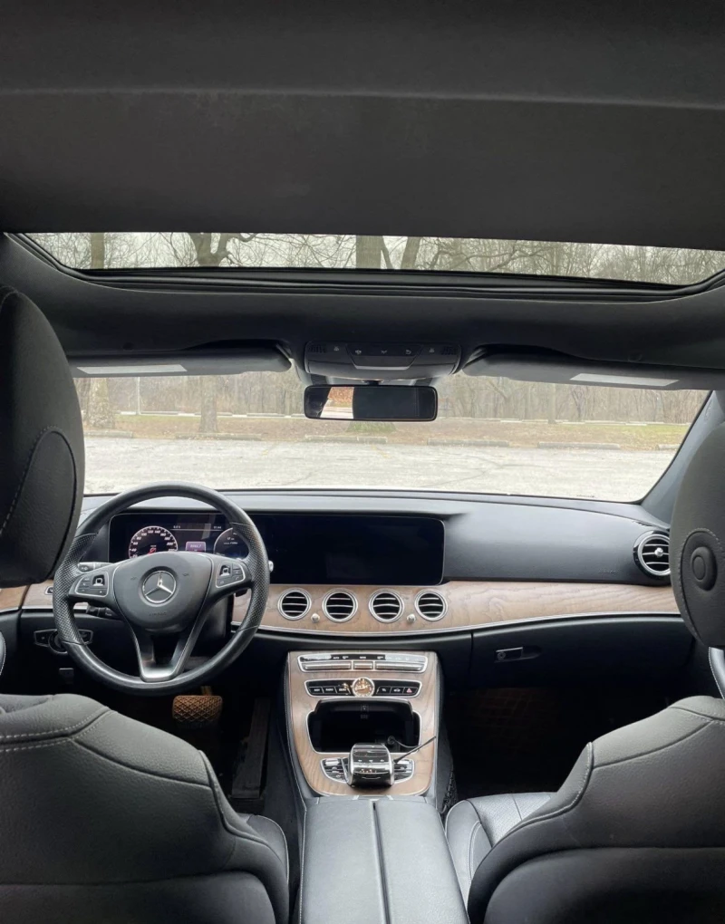 Mercedes-Benz E 300 BURMESTER * * CLEAN CARFAX * * АВТО КРЕДИТ * * , снимка 5 - Автомобили и джипове - 53094732