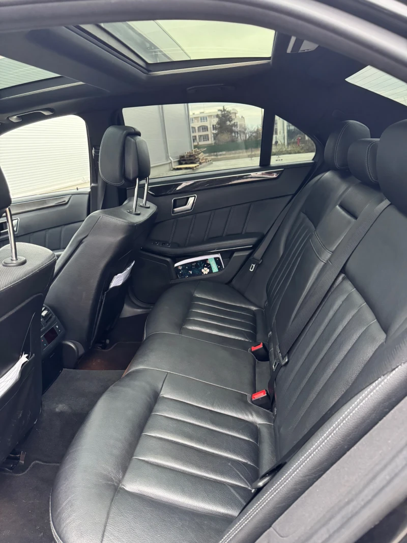 Mercedes-Benz E 350 Перфектна/FULL екстри!, снимка 13 - Автомобили и джипове - 53132415
