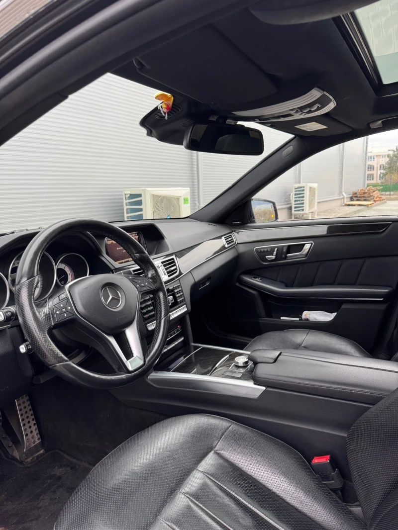 Mercedes-Benz E 350 Перфектна/FULL екстри!, снимка 9 - Автомобили и джипове - 53132415