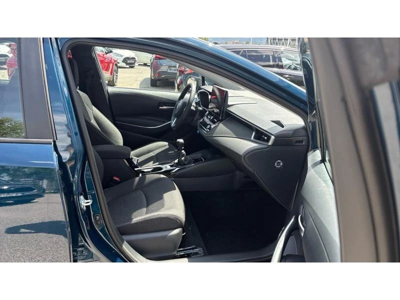 Toyota Corolla SDN 1.5 6MT EXECUTIVE MY25 - НОВА, снимка 6 - Автомобили и джипове - 54843677