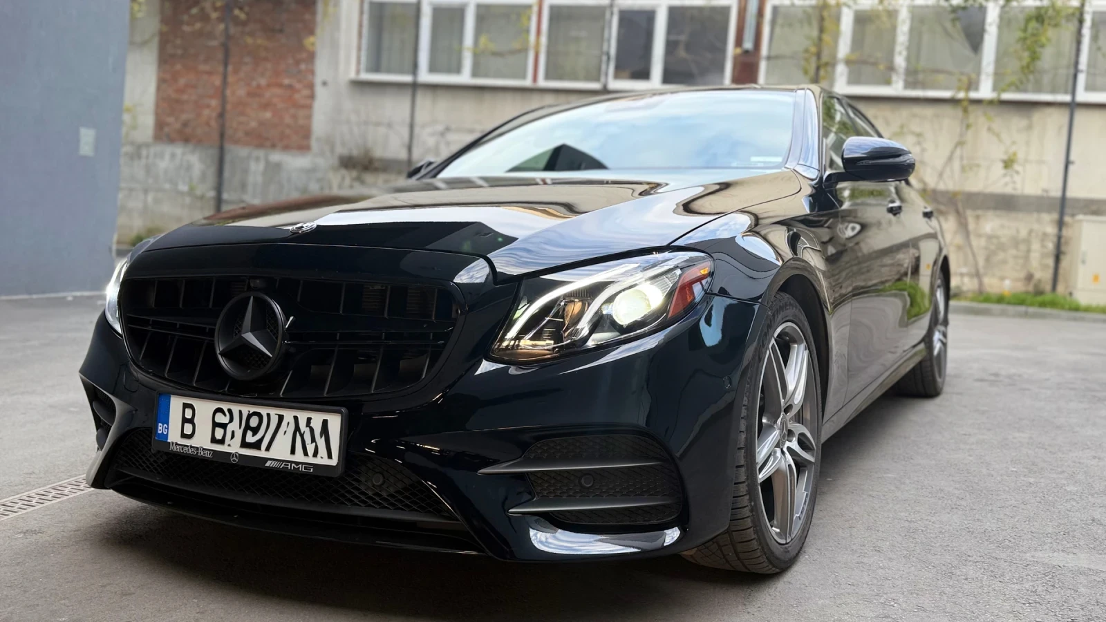 Mercedes-Benz E 400  Лизинг/AMG/Keyless/Burmester/Panorama/78000k km, снимка 1