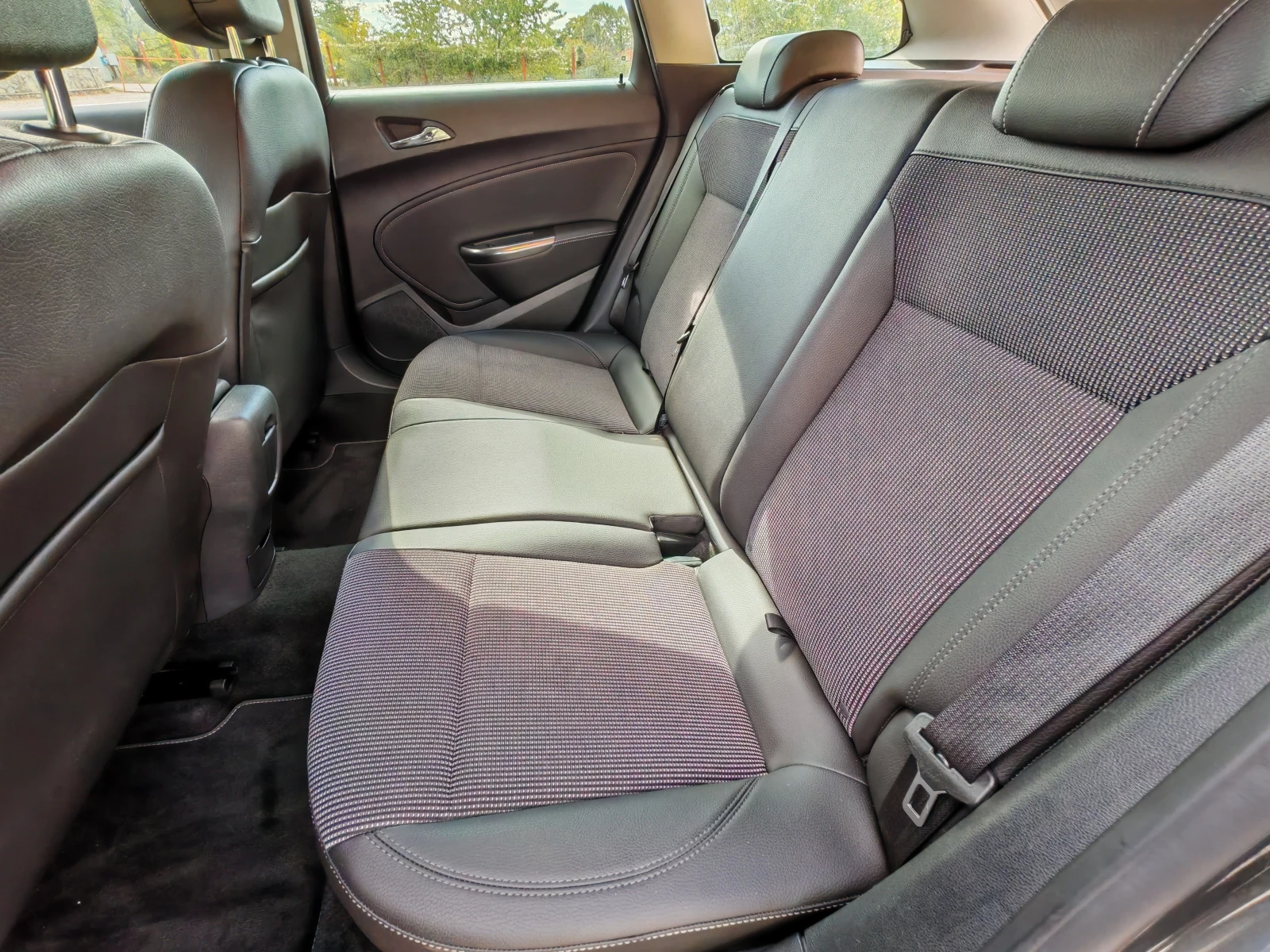 Opel Astra 1.4 ФАБРИЧНА ГАЗ - изображение 10