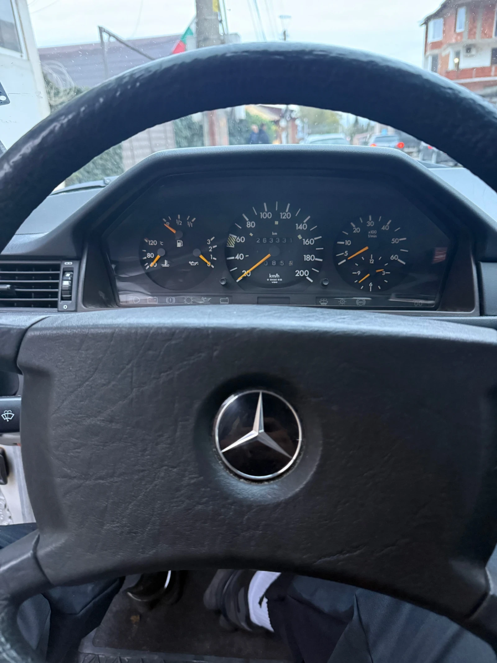 Mercedes-Benz 124  - изображение 8