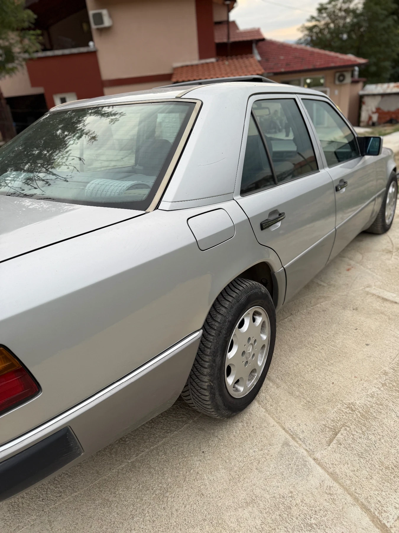 Mercedes-Benz 124  - изображение 4