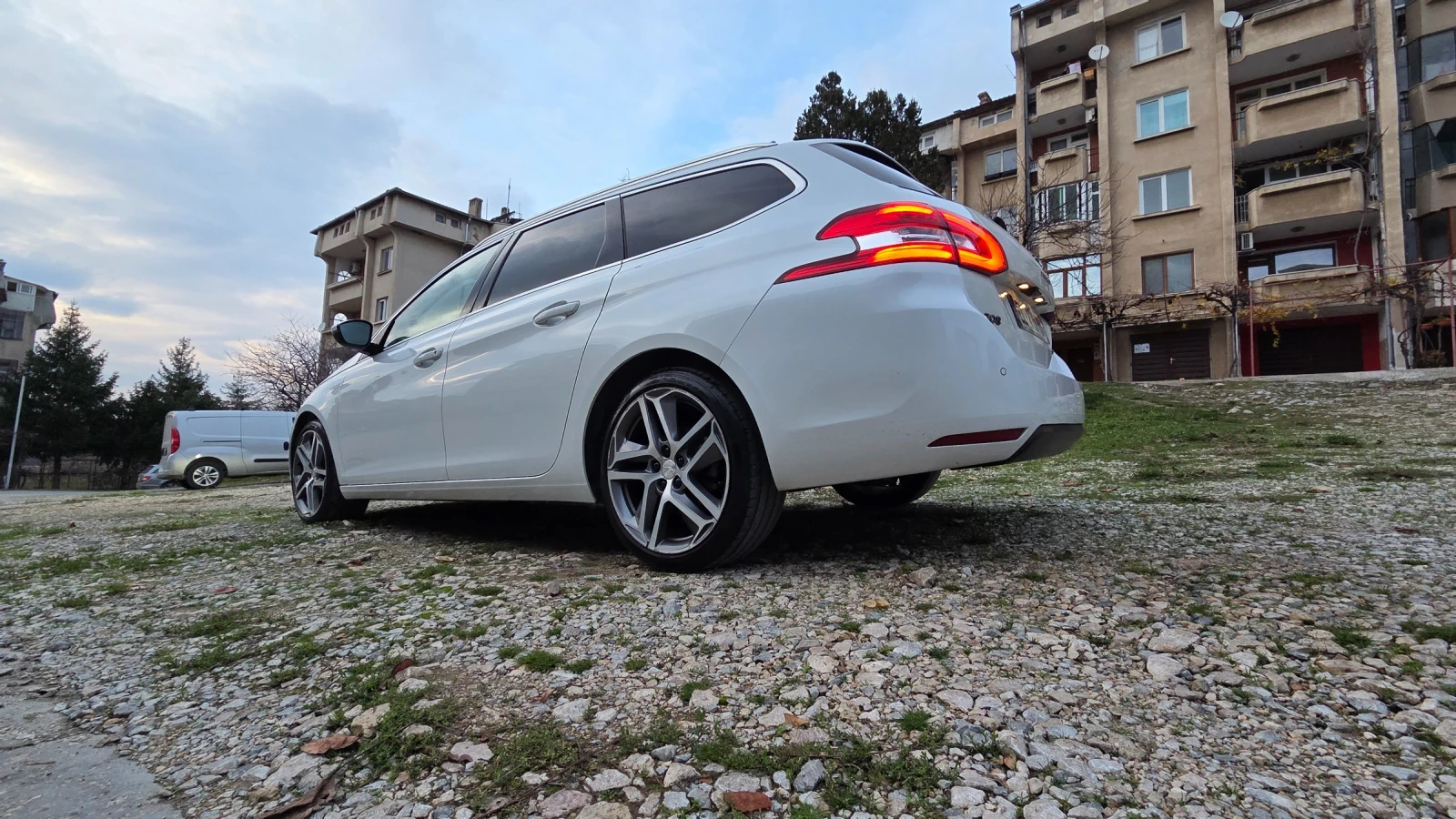 Peugeot 308 2.0 Автоматик Allure  - изображение 7