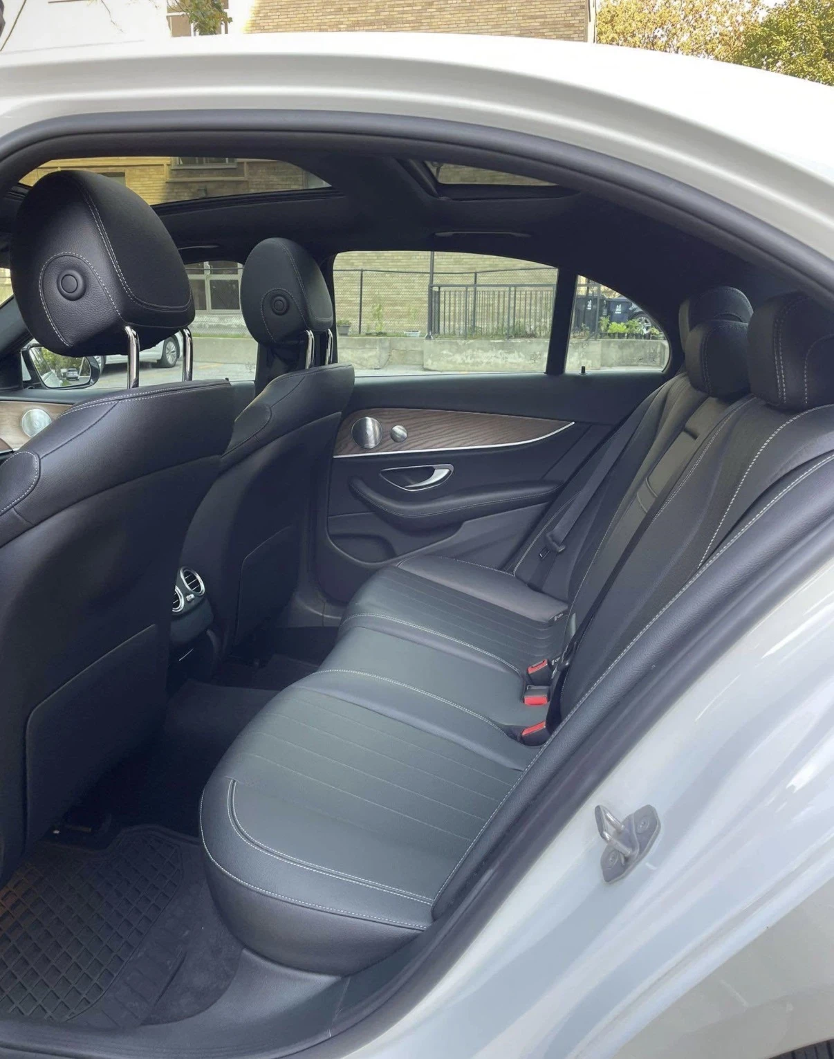 Mercedes-Benz E 300 BURMESTER * * CLEAN CARFAX * * АВТО КРЕДИТ * *  - изображение 8