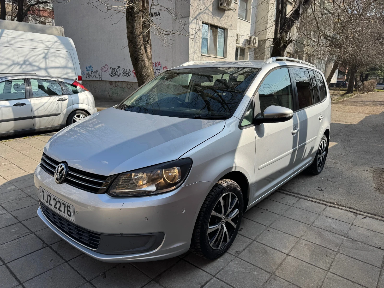 VW Touran 7 места НЕ ДЪЛЖИ МИТО, снимка 3 - Автомобили и джипове - 53717819