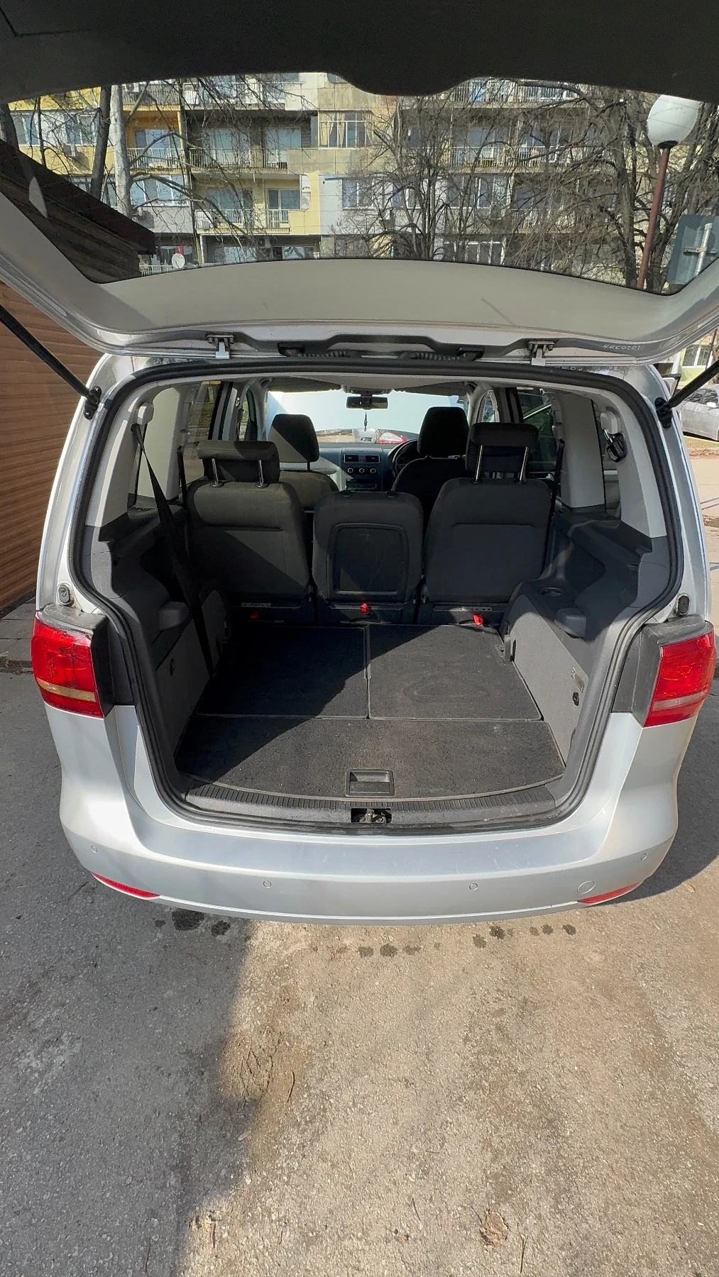 VW Touran 7 места НЕ ДЪЛЖИ МИТО, снимка 17 - Автомобили и джипове - 53717819