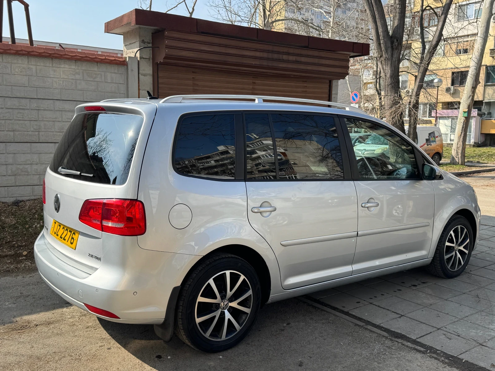 VW Touran 7 места НЕ ДЪЛЖИ МИТО, снимка 5 - Автомобили и джипове - 53717819
