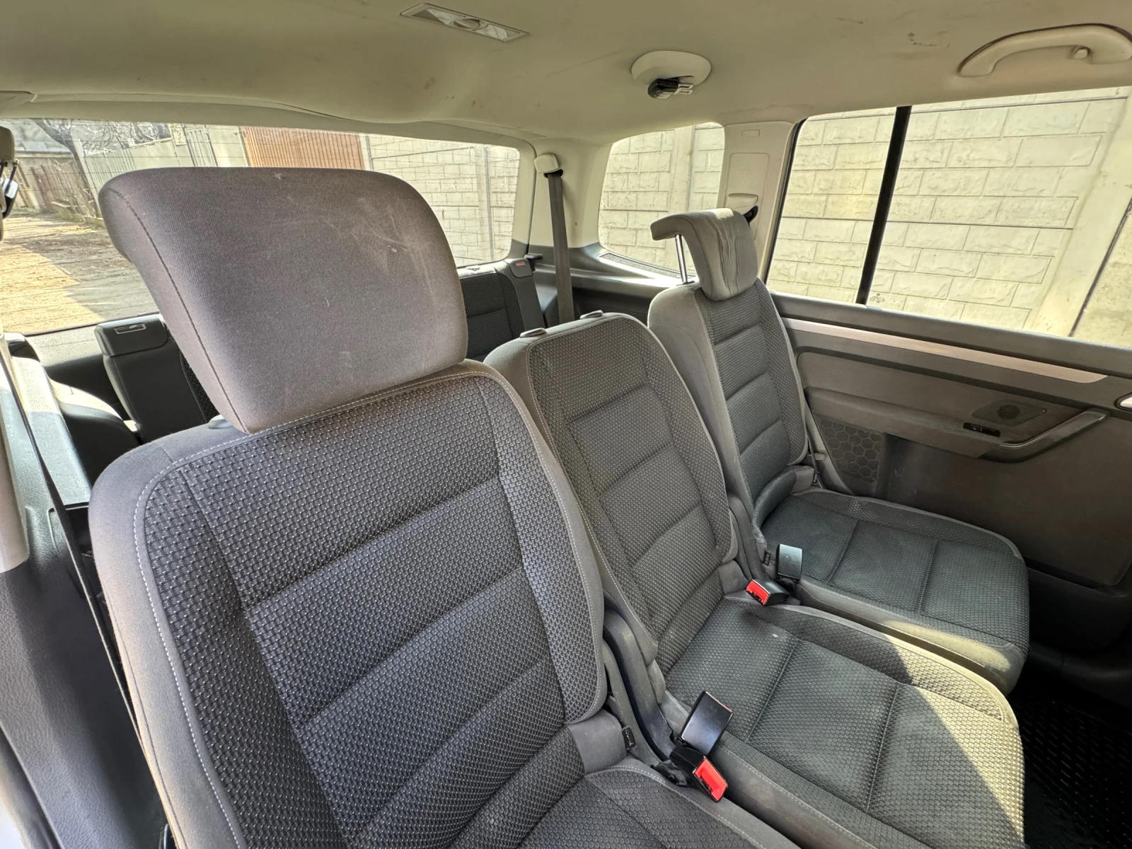 VW Touran 7 места НЕ ДЪЛЖИ МИТО, снимка 15 - Автомобили и джипове - 53717819