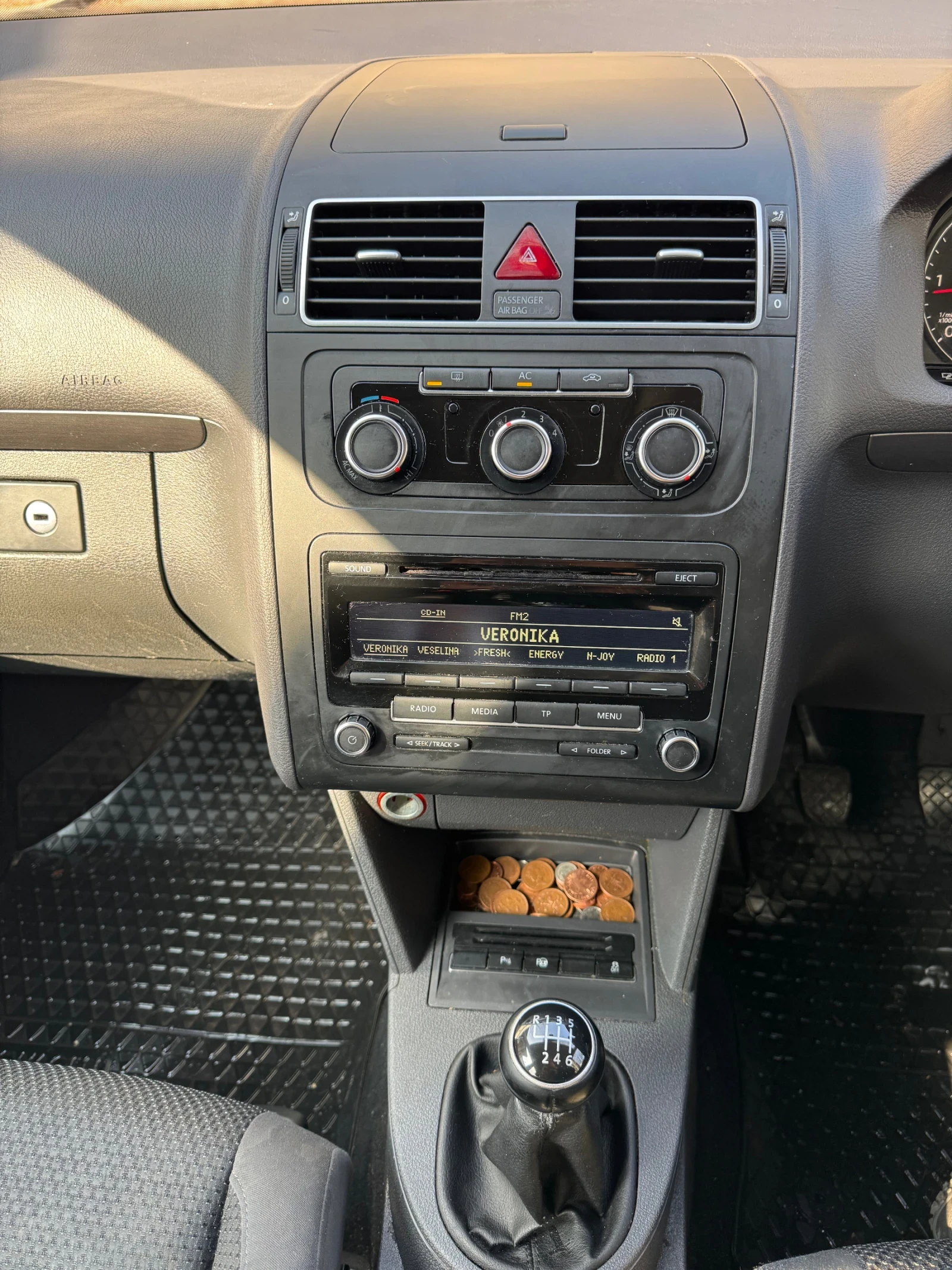 VW Touran 7 места НЕ ДЪЛЖИ МИТО, снимка 12 - Автомобили и джипове - 53717819