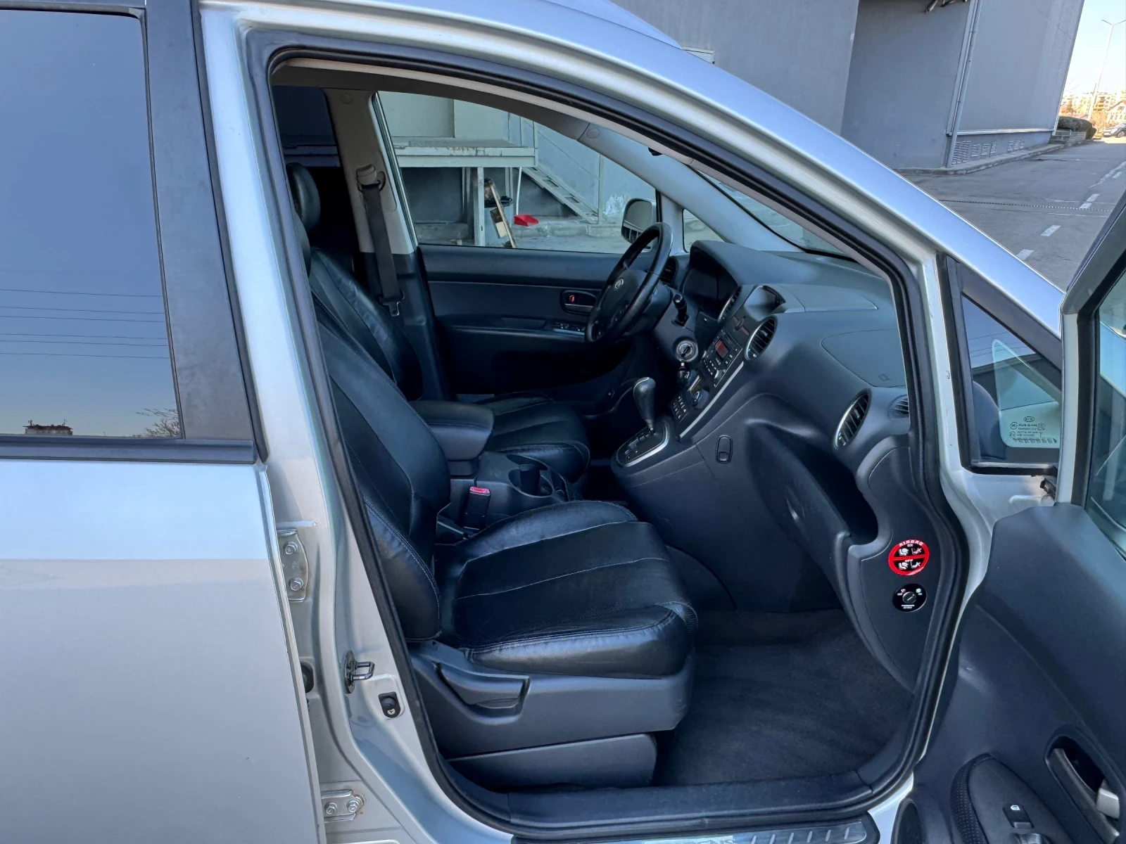 Kia Carens АВТОМАТИК!, снимка 10 - Автомобили и джипове - 53852192