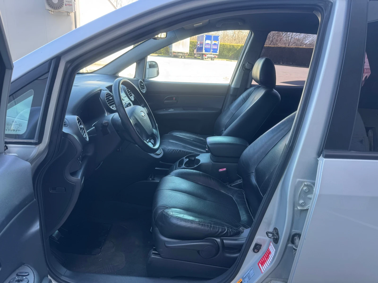 Kia Carens АВТОМАТИК!, снимка 8 - Автомобили и джипове - 53852192