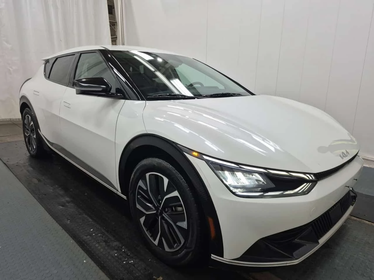 Kia EV6 4D UTILITY AWD/LAND /CARFAX/Подгрев/, снимка 2 - Автомобили и джипове - 54113194