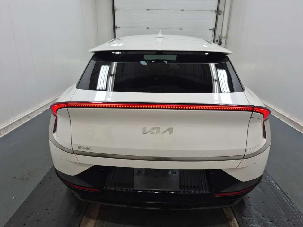 Kia EV6 4D UTILITY AWD/LAND /CARFAX/Подгрев/, снимка 4 - Автомобили и джипове - 54113194