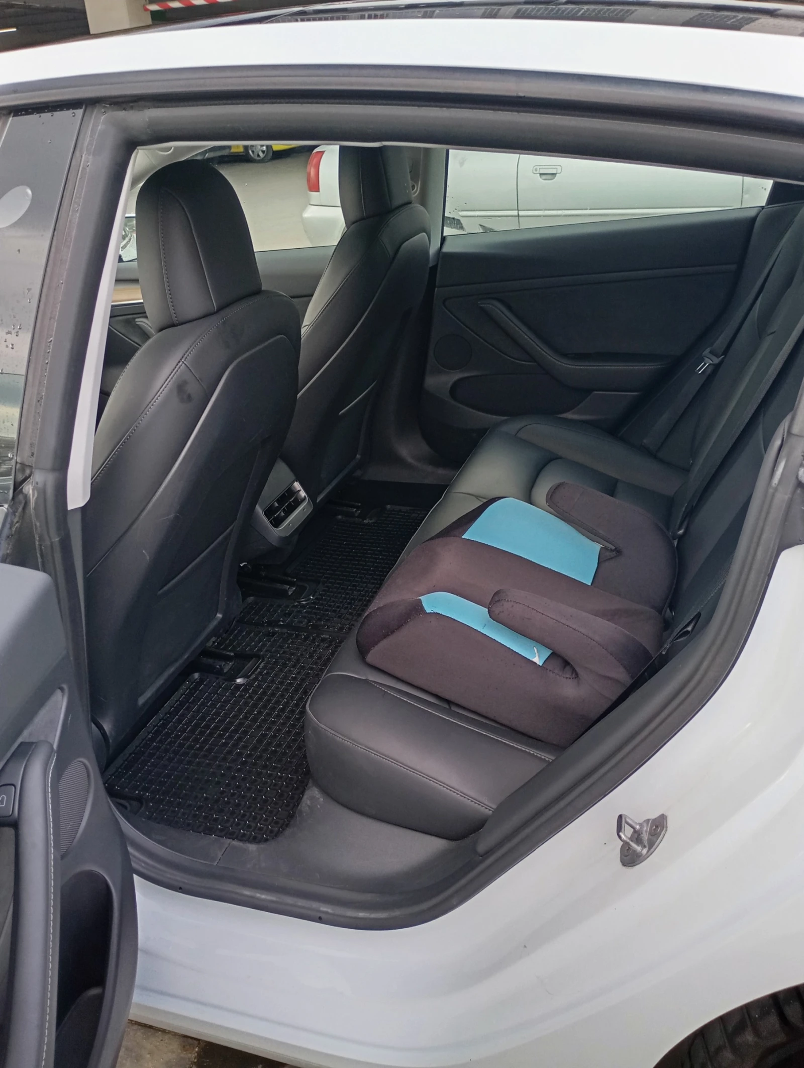 Tesla Model 3 Tesla Model 3 SR+ /LFP/Термопомпа/Гаранция/ДДС, снимка 12 - Автомобили и джипове - 54237870