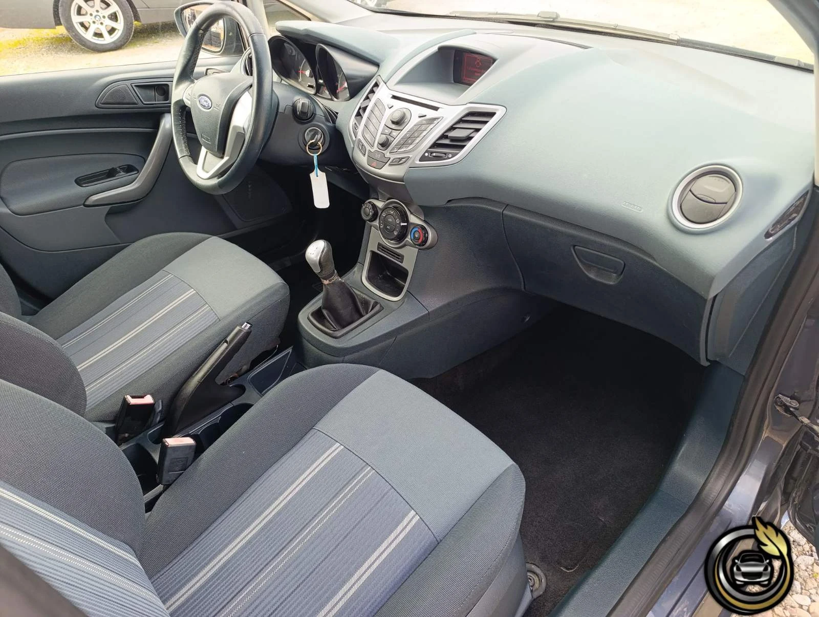 Ford Fiesta 1.6 TDCi ECOnetic, снимка 11 - Автомобили и джипове - 54670019