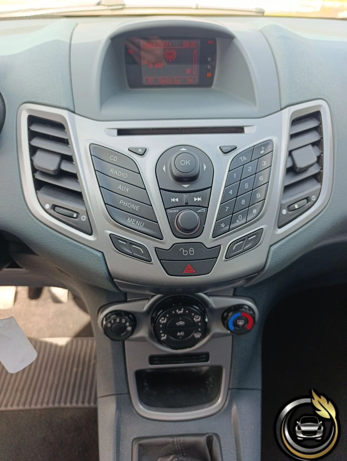 Ford Fiesta 1.6 TDCi ECOnetic, снимка 15 - Автомобили и джипове - 54670019