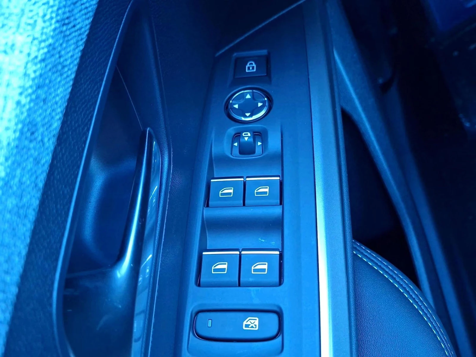 Peugeot 3008 HEV/e-DSC6/145HP/GT-LINE/CAM/NAVI/CPLAY/LED/642q, снимка 12 - Автомобили и джипове - 55801659