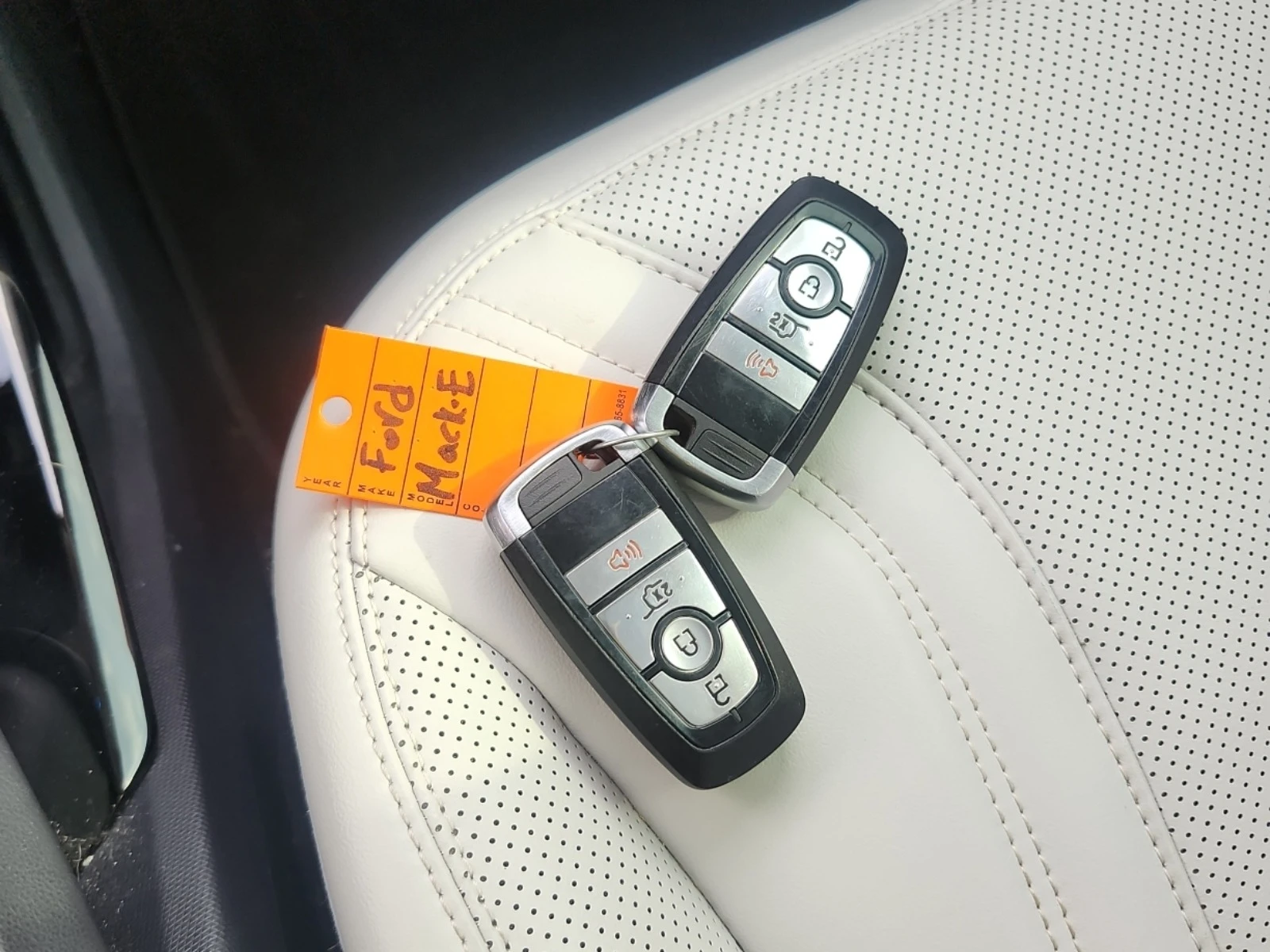 Ford Mustang Mach-E AWD Premium, снимка 8 - Автомобили и джипове - 56041356