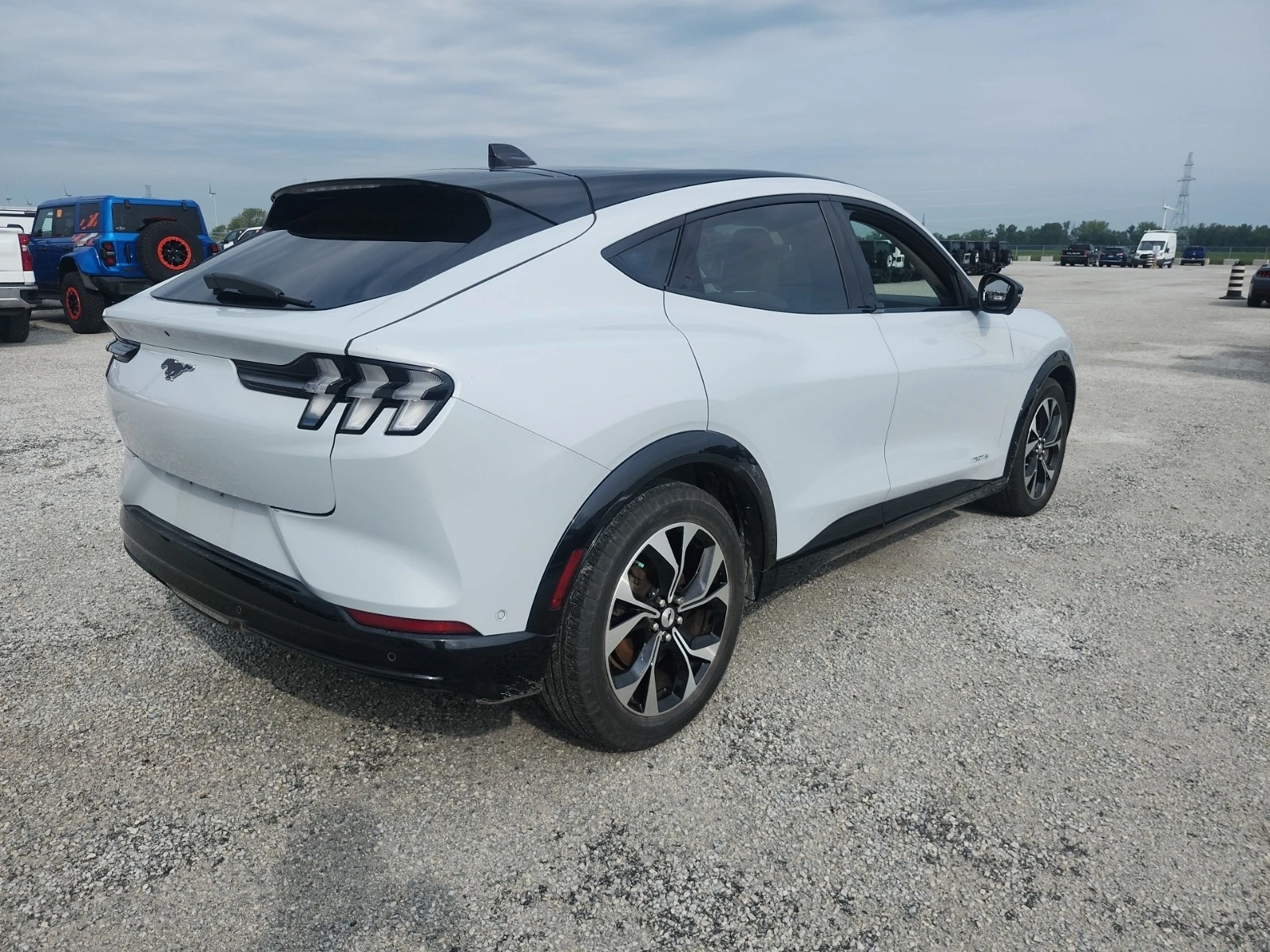 Ford Mustang Mach-E AWD Premium, снимка 4 - Автомобили и джипове - 56041356