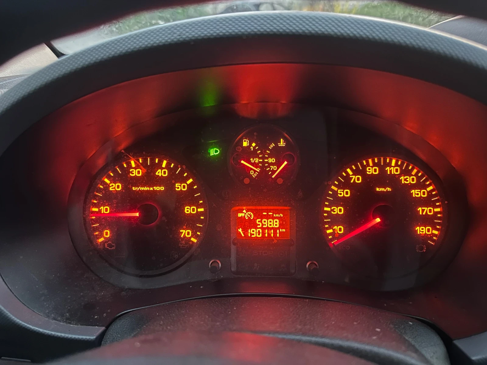 Peugeot Partner 1.6HDI euro6 Navi , снимка 7 - Автомобили и джипове - 56115363