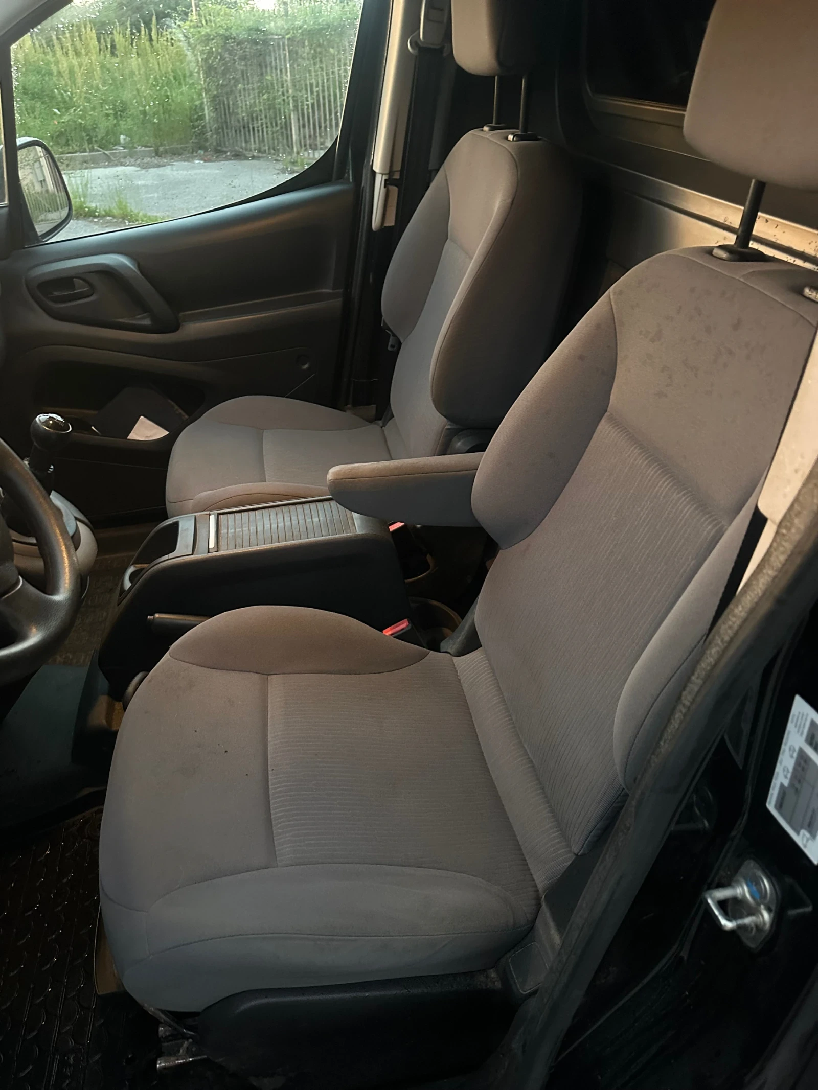 Peugeot Partner 1.6HDI euro6 Navi , снимка 8 - Автомобили и джипове - 56115363