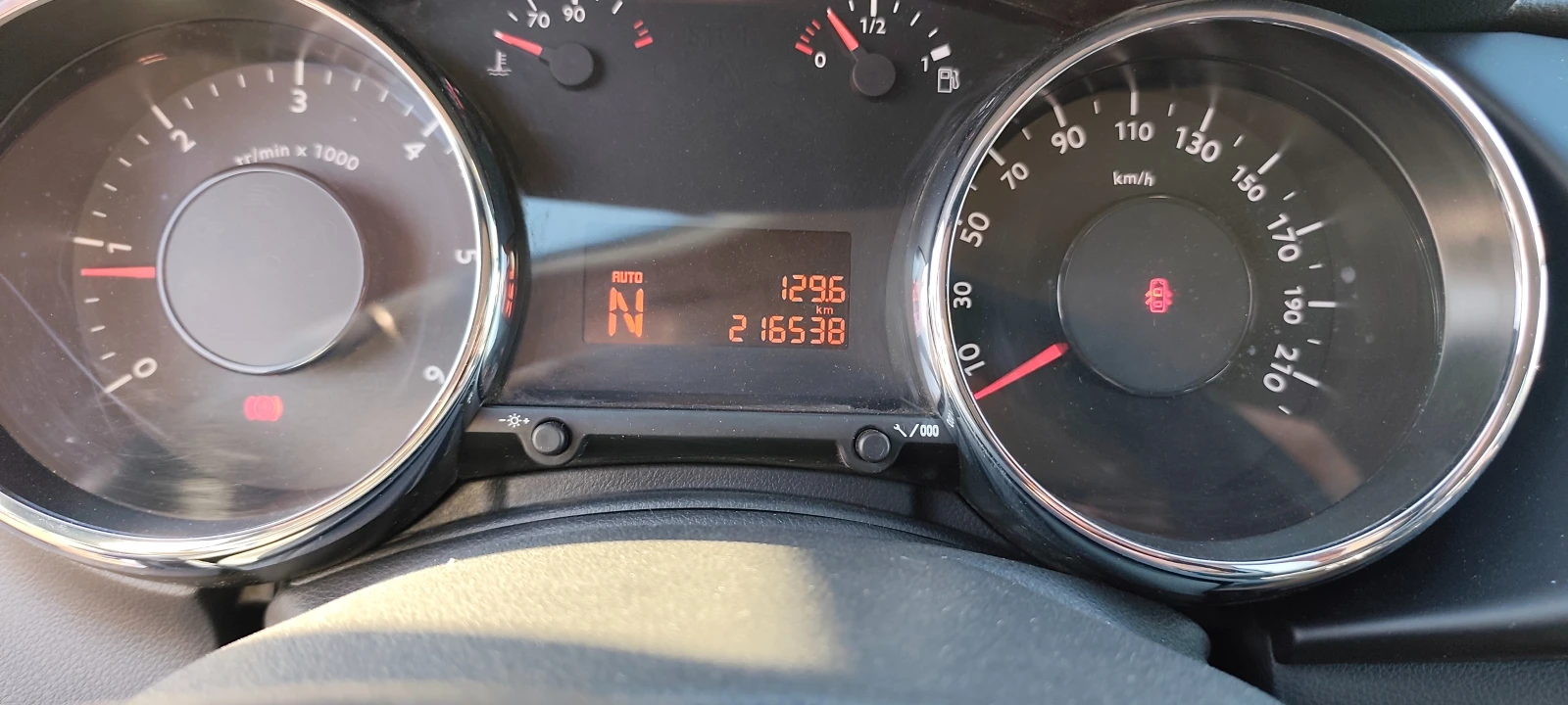 Peugeot 3008 1.6HDI - 109к.с. Автоматик 2010г Обслужен, снимка 13 - Автомобили и джипове - 56296517